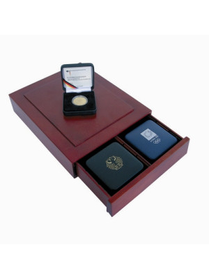 Elegant Wooden box for collectors, 6880